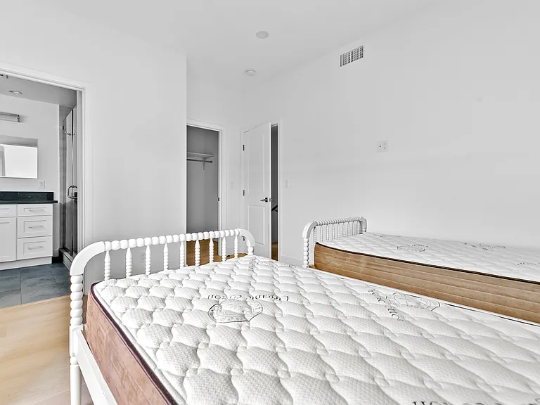 360 Burchett St #6 — Photo 44