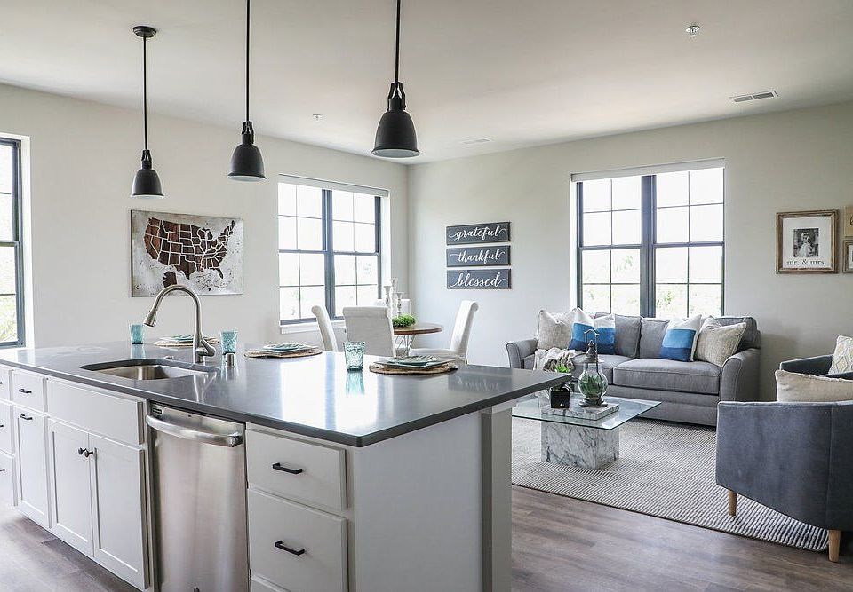 C10 Living Room and Kitchen