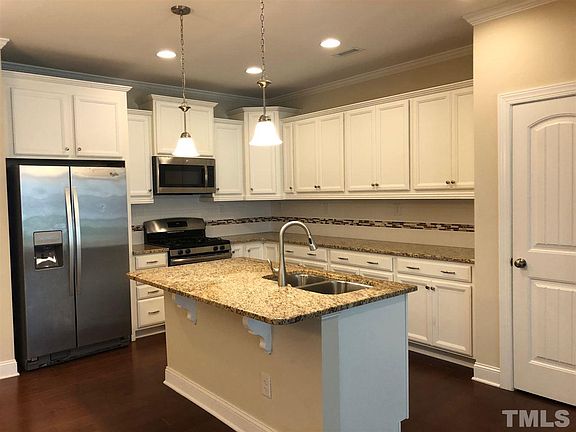 5th image of 122 Hundred Oaks Ln