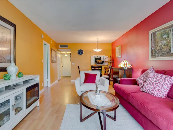 3150 Holiday Springs Boulevard #311, Margate, FL 33063