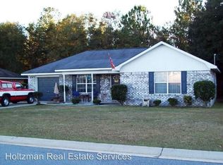 913 Summer Dr, Hinesville, GA 31313