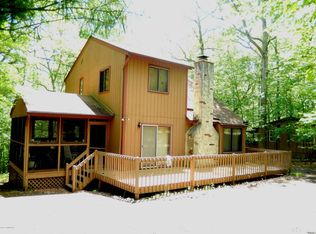 111 Berkshire Ct, Bushkill, PA 18324
