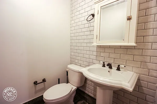 Rented by MySpaceNYC | media 7