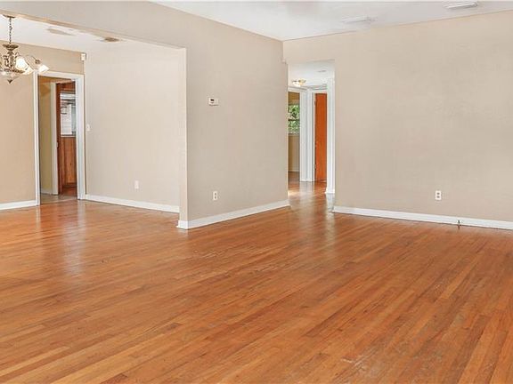 4th image of 3709 Lochinvar Ln