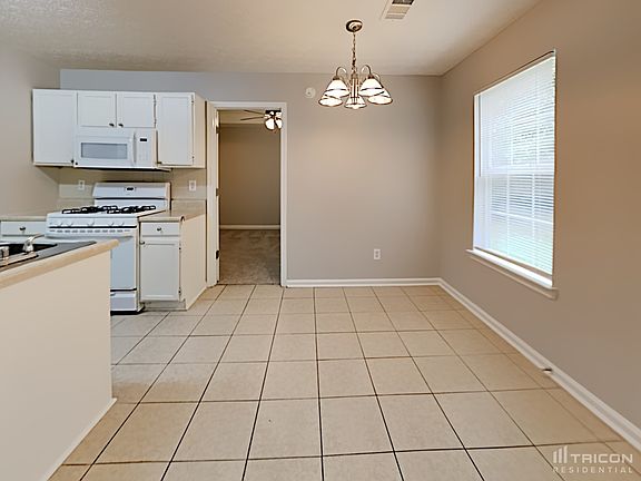 5th image of 203 Autumn Lake Way