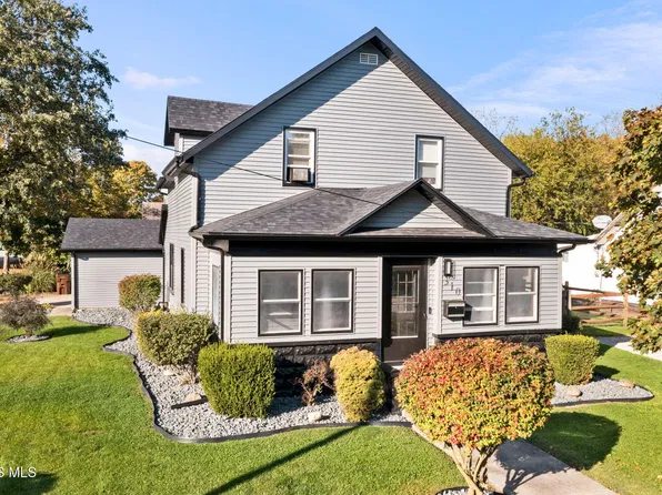 310 W 9th St, Genoa, OH 43430