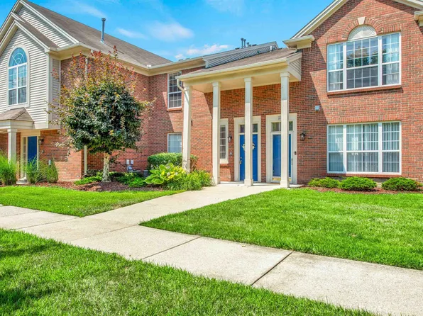 51719 Adler Park Dr W, Chesterfield, MI 48051