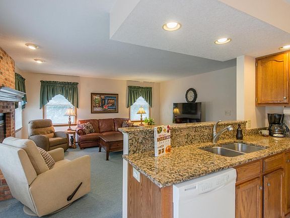 5th image of 569 Mulberry Way S
