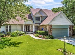 3218 Sheridan Rd, Pekin, IL 61554