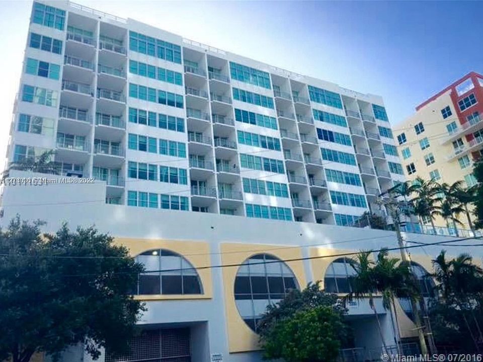 1st image of 2200 NE 4th Ave APT 901