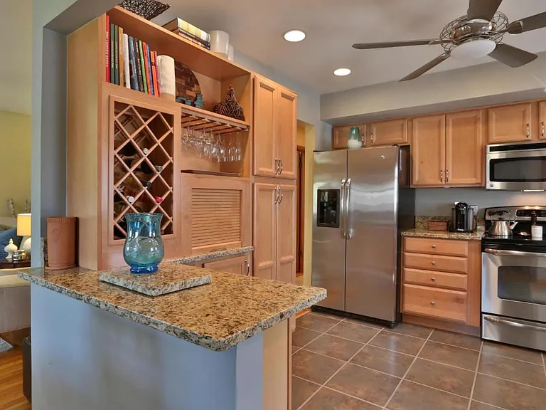 556 E Beechwold Blvd — Photo 2