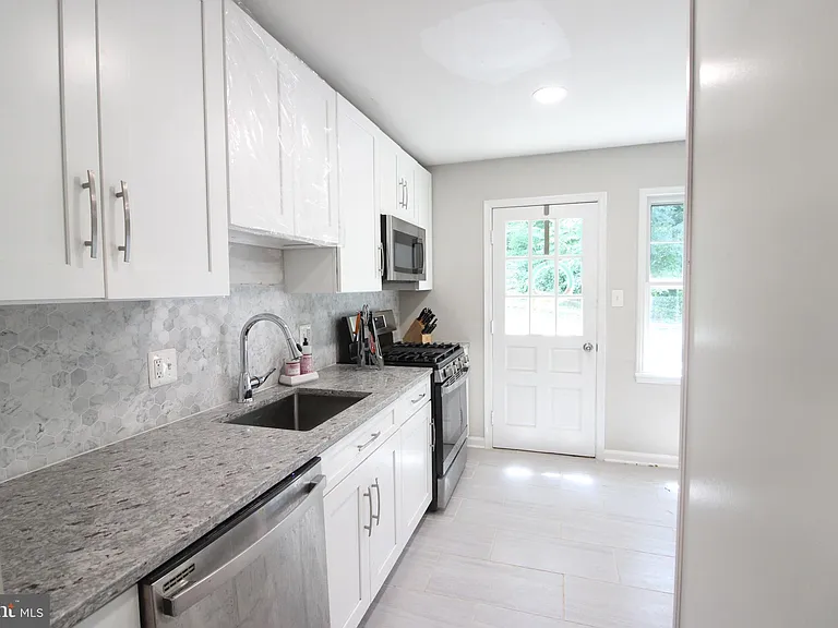 4918 Althea Dr — Photo 4
