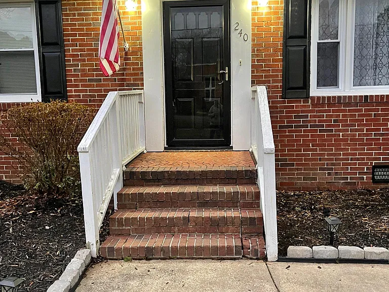 240 Mann Dr — Photo 9