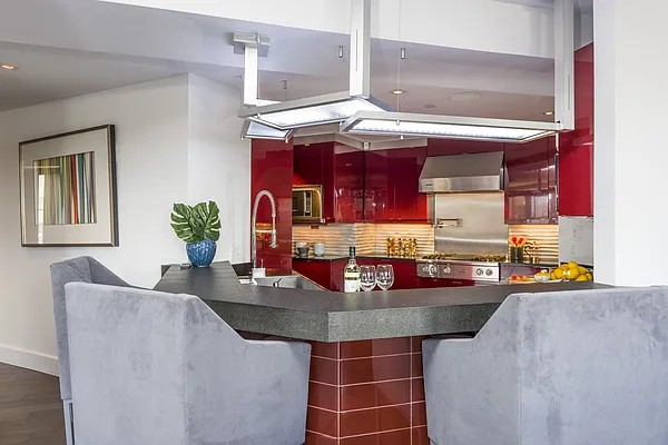 Sold by Nestseekers | media 6