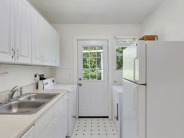 4104 Kimbark Dr — Photo 9