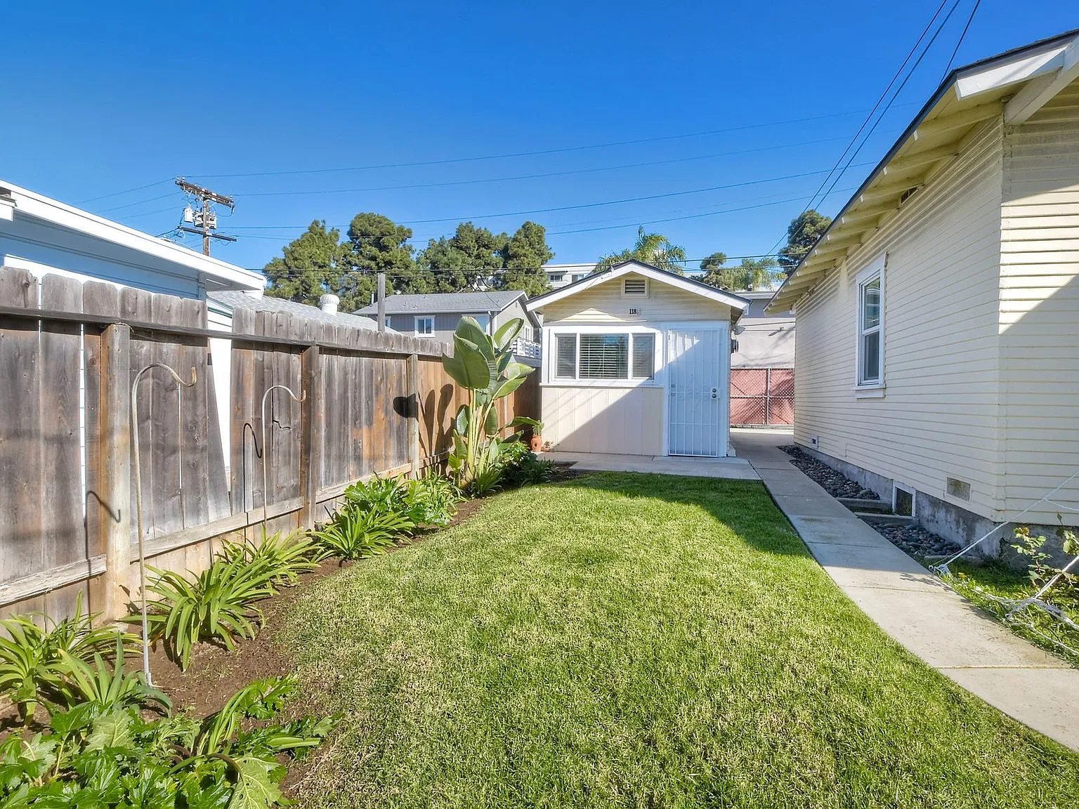 Studio, 250 sqft, $1,400 — Photo 3