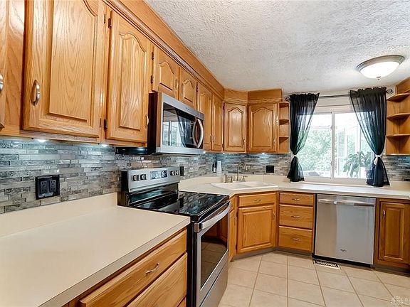 4th image of 611 Jamestown Dr