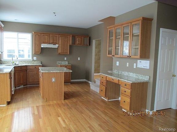 4th image of 505 E Peninsula Ct