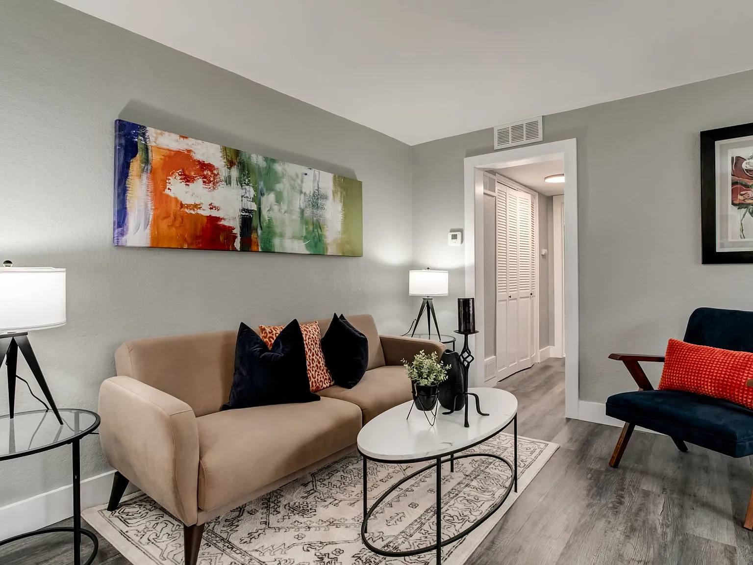 Broadway 46 Apartments — Photo 4