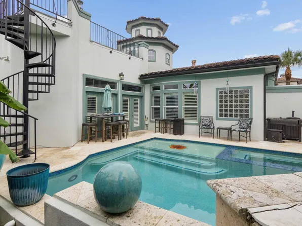537 Villa Dr, Seabrook, TX 77586