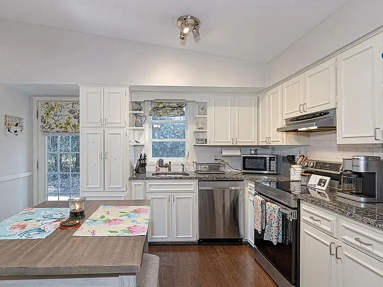 2869 Edgewood Rd — Photo 9