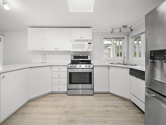 4th image of 1018 Collier Cres