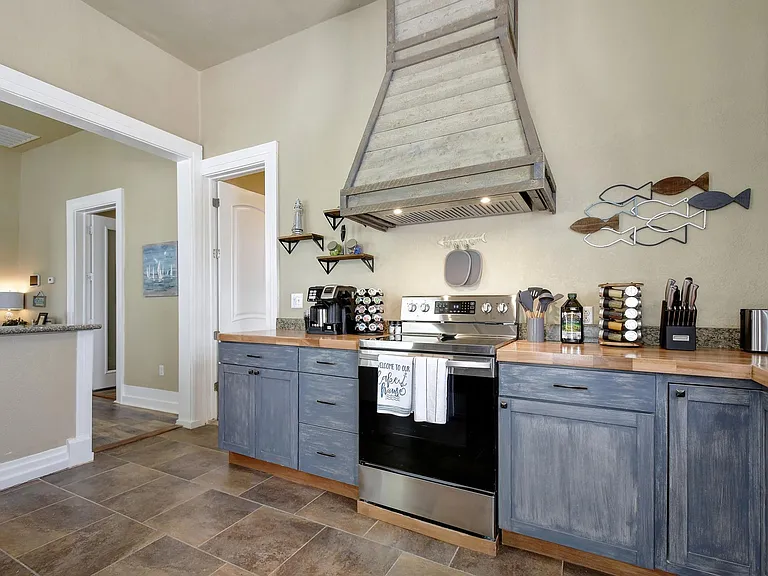 1246 Waverly Ave #101 — Photo 5