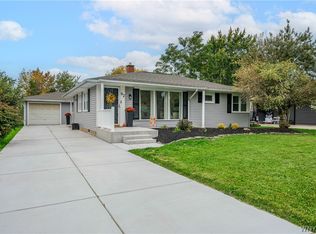 92 Mapleview Dr, Amherst, NY 14226