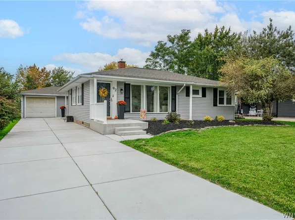 92 Mapleview Dr, Amherst, NY 14226
