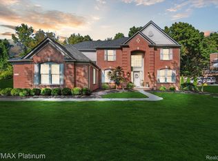 9085 Ridgefield Dr, Brighton, MI 48114