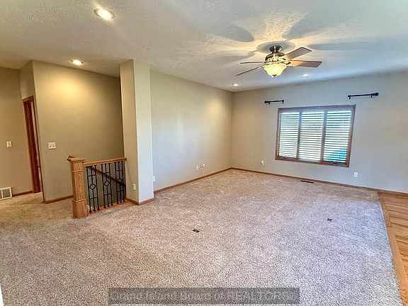 4th image of 4012 Indianhead Dr