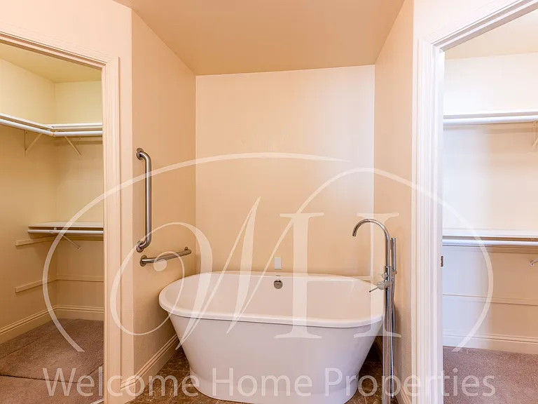 741 SE Magnoni Dr — Photo 31