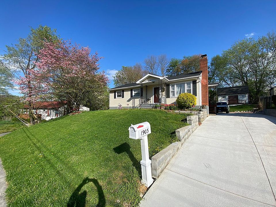 1st image of 1903 Willow Ln