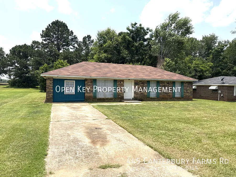 Newly renovated and move in ready! This charming 3 bedroom & 1.5 bath brick home is located in Mi... — Photo 2