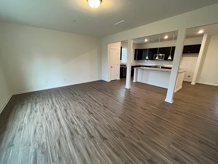 233 Emmett Dr — Photo 6