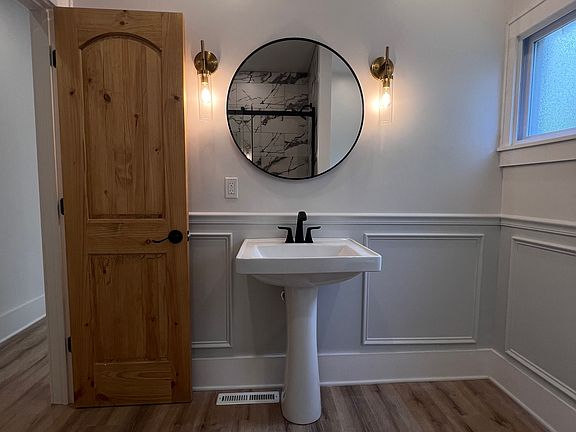 3rd image of 1642 Eddington Rd #1