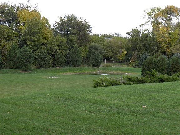 Fantastic Yard with Pond!