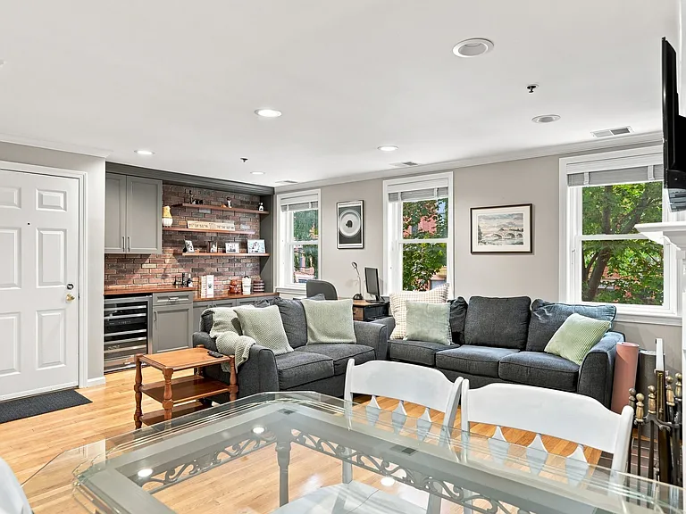 21 Main St #C — Photo 3