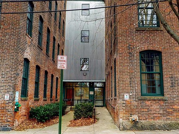 2nd image of 409 Pine St Unit 102