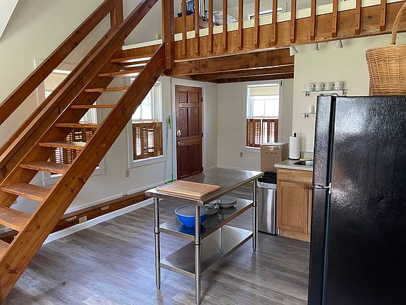 3rd image of 5224 Shelburne Rd #105
