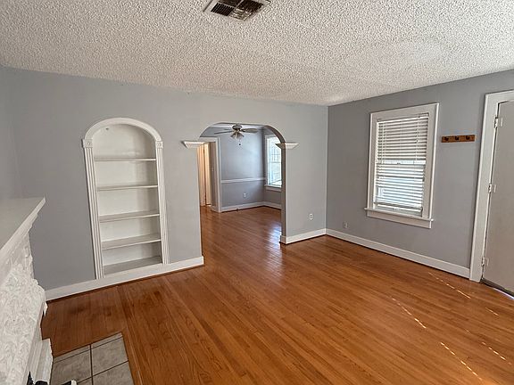 4th image of 525 NW 32nd St