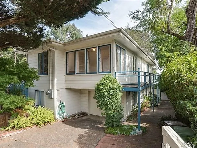 10 Summit Ave photo 1