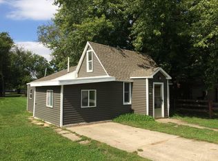 313 Sycamore St, Cambridge, IA 50046