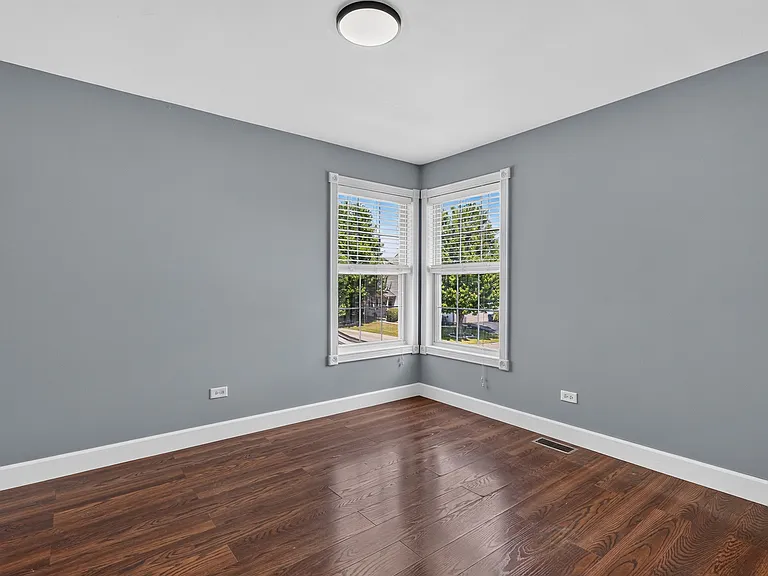 Clover Dr — Photo 16