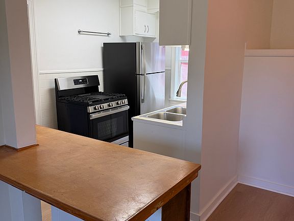 4th image of 565 W Delavan Ave #2