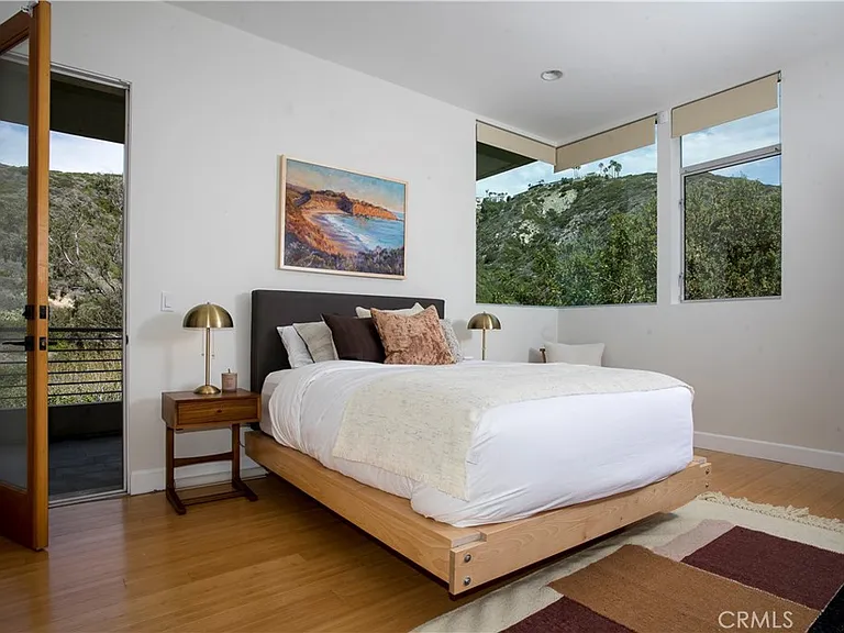 533 Temple Hills Dr — Photo 14
