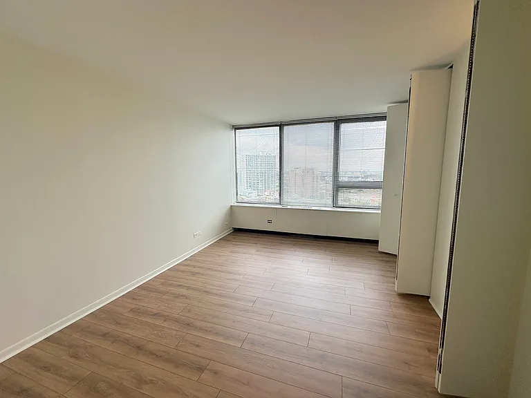 Bedroom with views of Wrigley Field