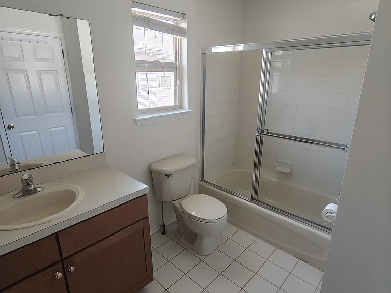 Bedroom attacked Full bath