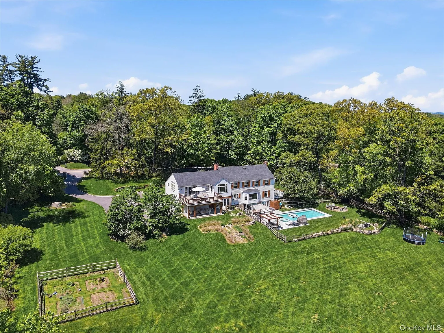 5 bed, 4.5 bath, 5313 sqft, $20,000 — Photo 1