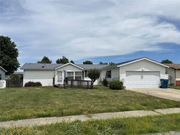 716 Lila Ct, New Baden, IL 62265